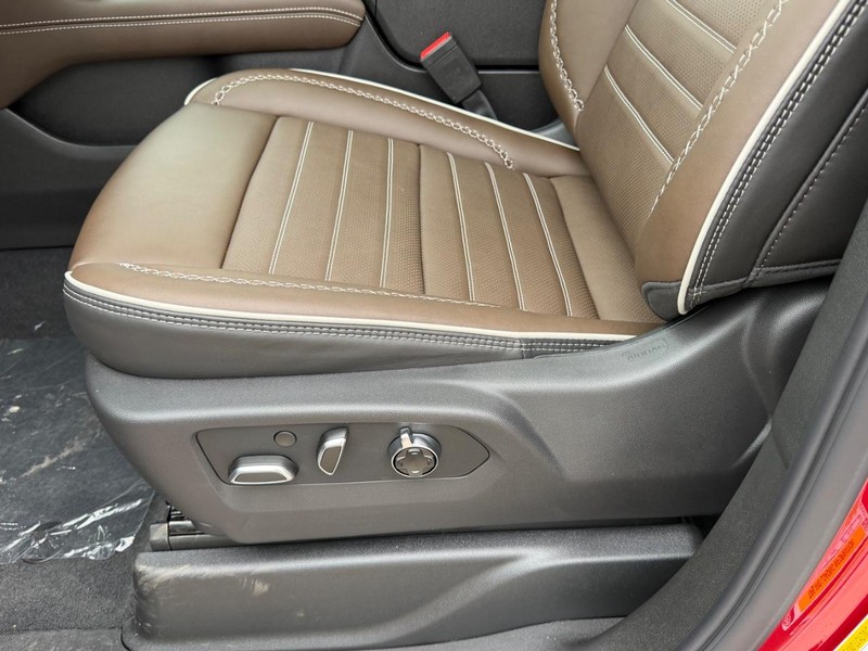 GMC Yukon XL Vehicle Full-screen Gallery Image 23