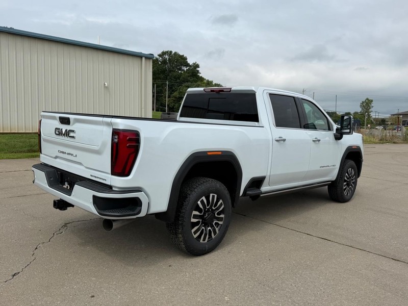 GMC Sierra 2500HD Vehicle Full-screen Gallery Image 3