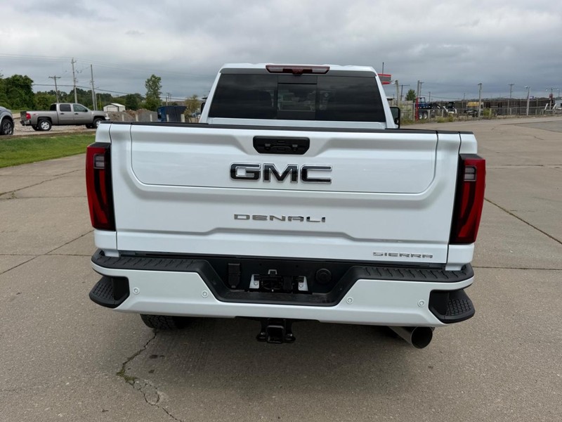 GMC Sierra 2500HD Vehicle Full-screen Gallery Image 4