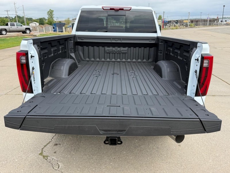 GMC Sierra 2500HD Vehicle Full-screen Gallery Image 5