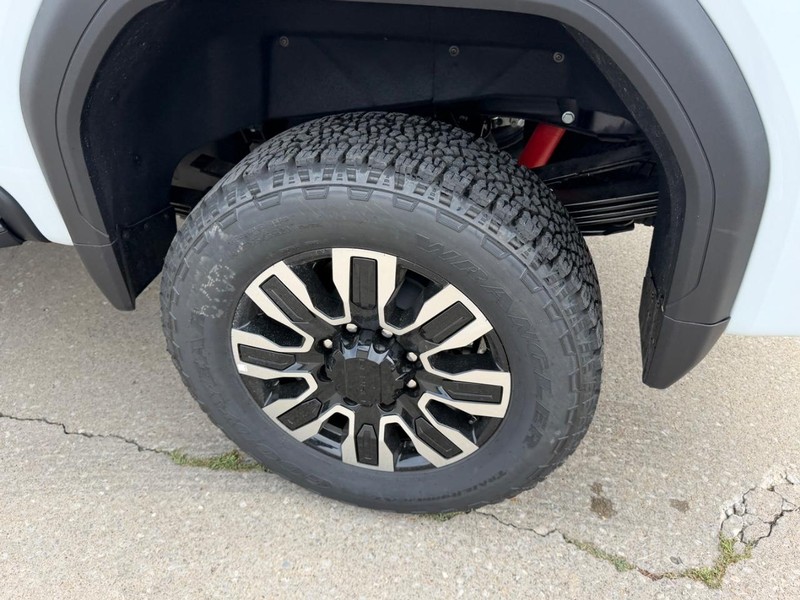 GMC Sierra 2500HD Vehicle Full-screen Gallery Image 6