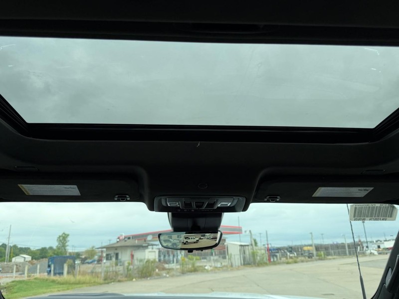 GMC Sierra 2500HD Vehicle Full-screen Gallery Image 8