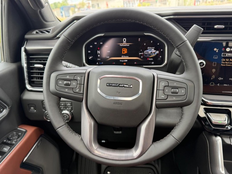 GMC Sierra 2500HD Vehicle Full-screen Gallery Image 10