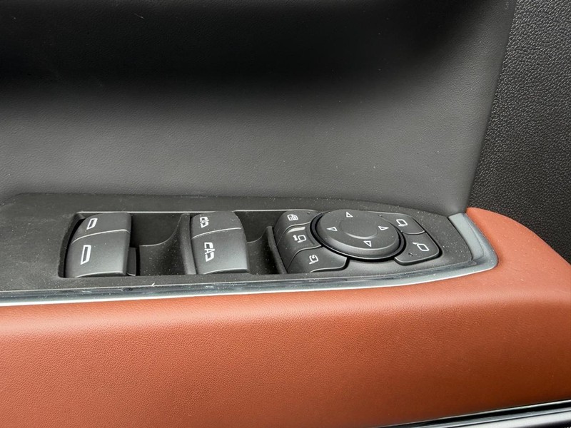 GMC Sierra 2500HD Vehicle Full-screen Gallery Image 16