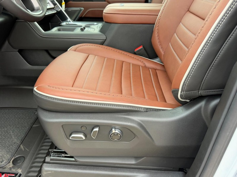 GMC Sierra 2500HD Vehicle Full-screen Gallery Image 18