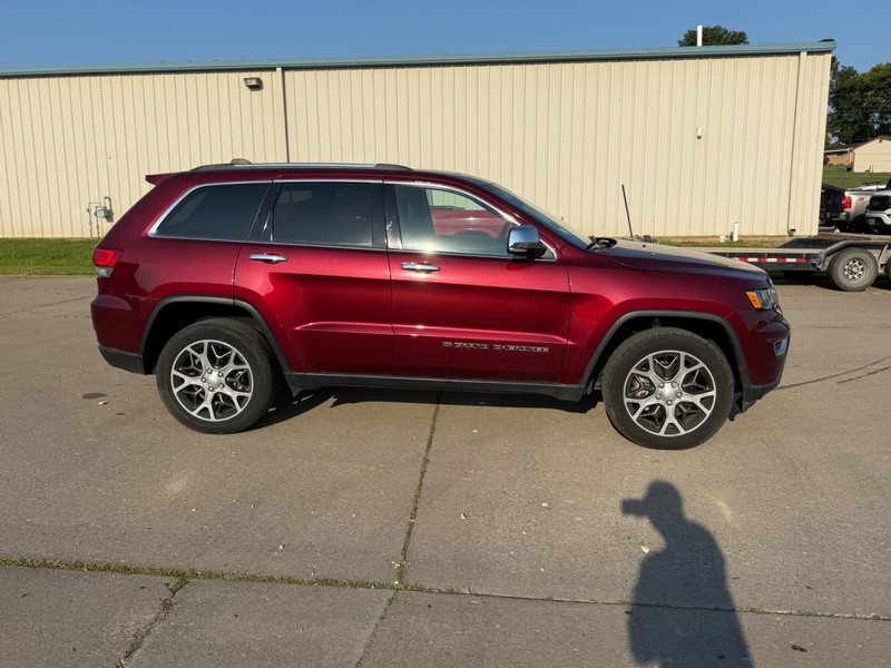 Jeep Grand Cherokee WK Vehicle Full-screen Gallery Image 2
