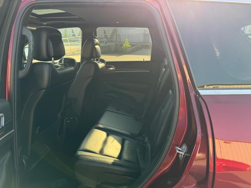 Jeep Grand Cherokee WK Vehicle Full-screen Gallery Image 8