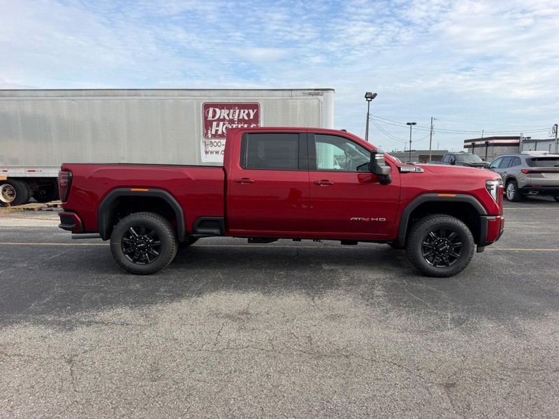 GMC Sierra 3500HD Vehicle Full-screen Gallery Image 2