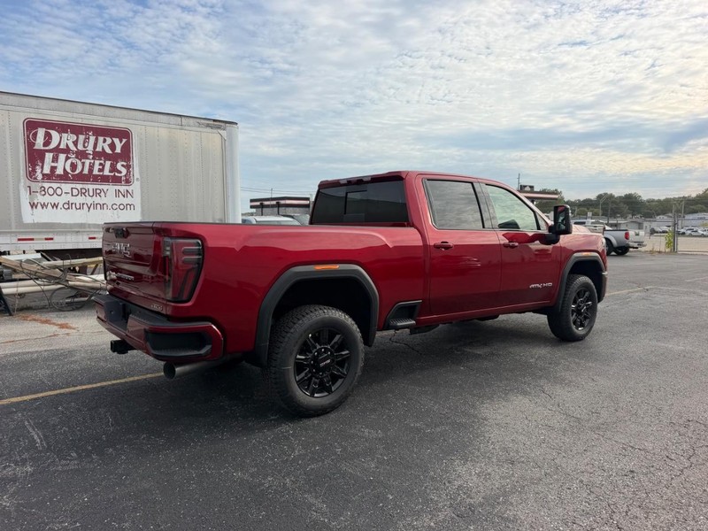 GMC Sierra 3500HD Vehicle Full-screen Gallery Image 3