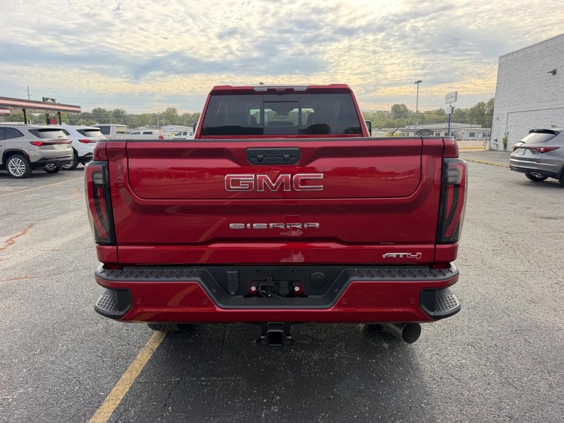 GMC Sierra 3500HD Vehicle Full-screen Gallery Image 4