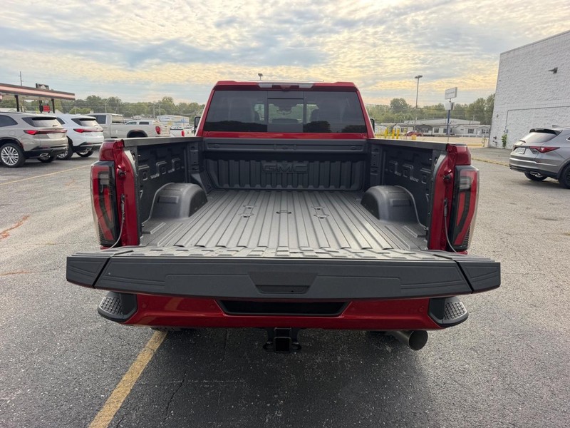 GMC Sierra 3500HD Vehicle Full-screen Gallery Image 5