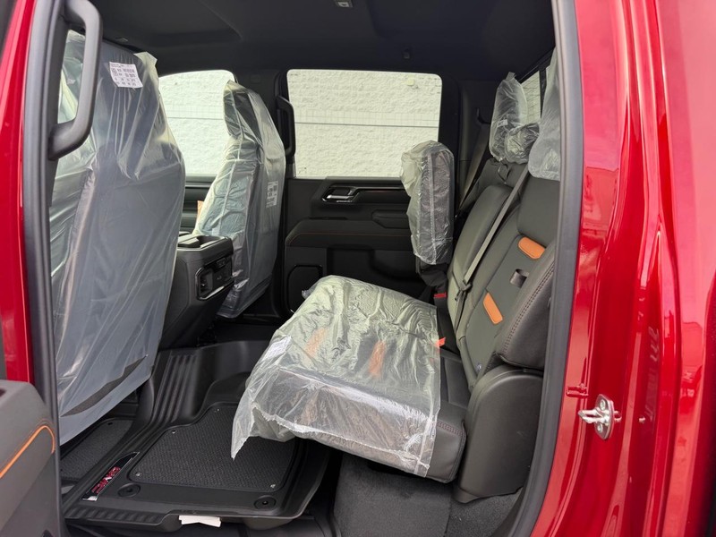 GMC Sierra 3500HD Vehicle Full-screen Gallery Image 7
