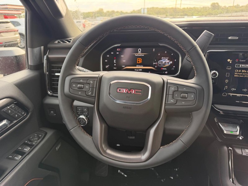 GMC Sierra 3500HD Vehicle Full-screen Gallery Image 9