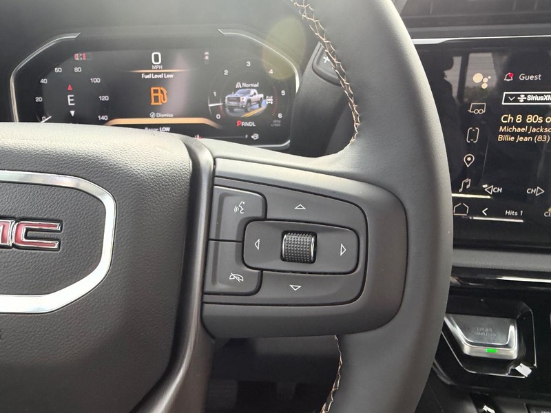 GMC Sierra 3500HD Vehicle Full-screen Gallery Image 11