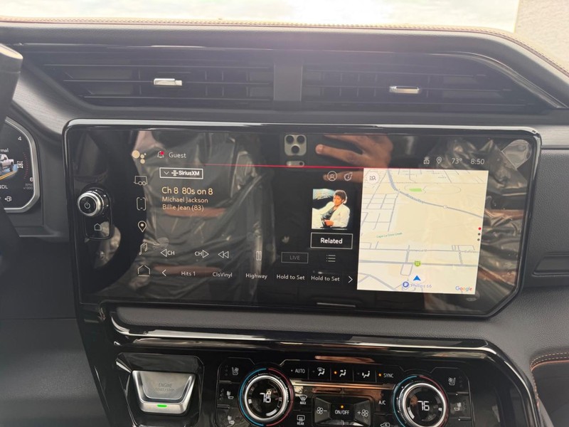GMC Sierra 3500HD Vehicle Full-screen Gallery Image 12