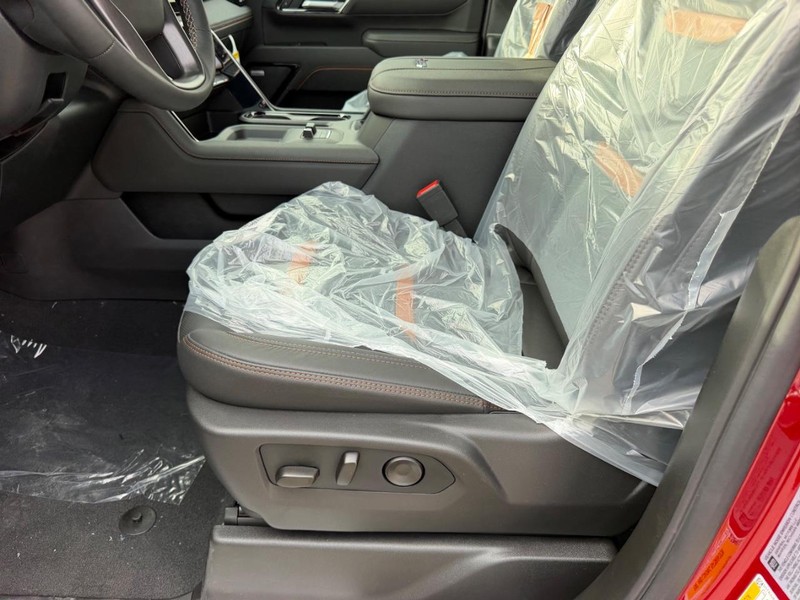 GMC Sierra 3500HD Vehicle Full-screen Gallery Image 17