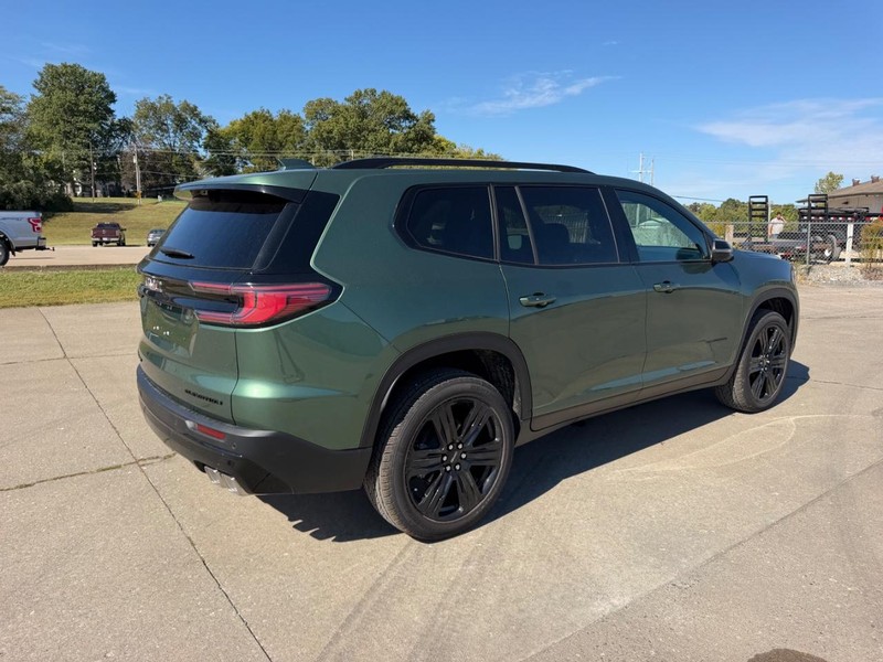GMC Acadia Vehicle Full-screen Gallery Image 3