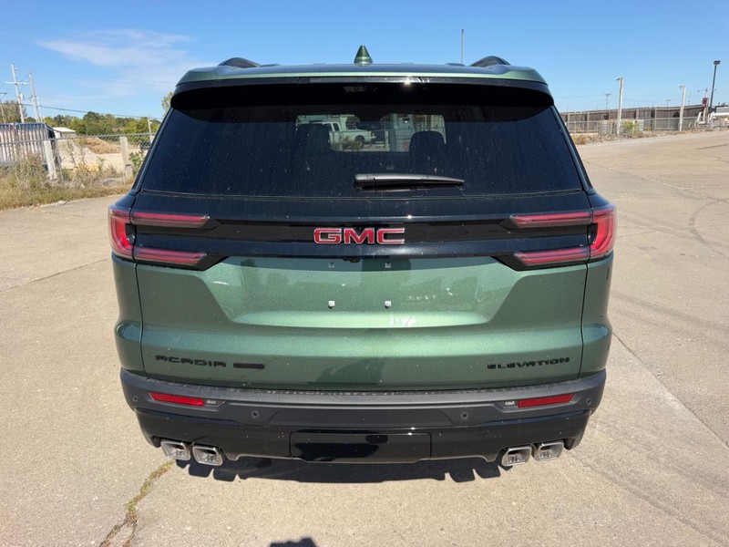 GMC Acadia Vehicle Full-screen Gallery Image 4