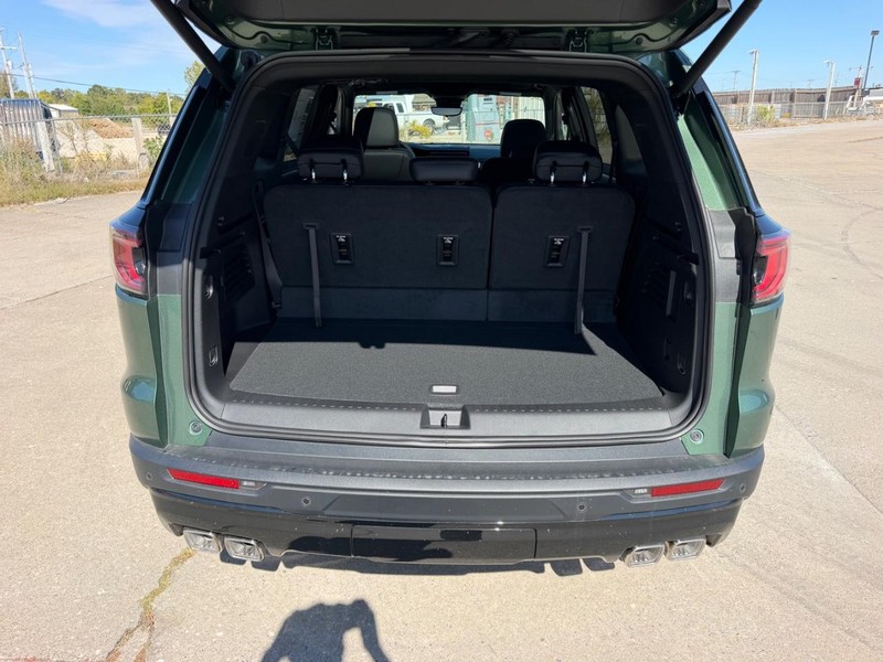 GMC Acadia Vehicle Full-screen Gallery Image 5