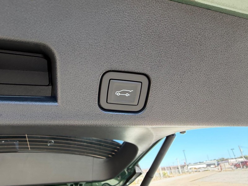 GMC Acadia Vehicle Full-screen Gallery Image 6
