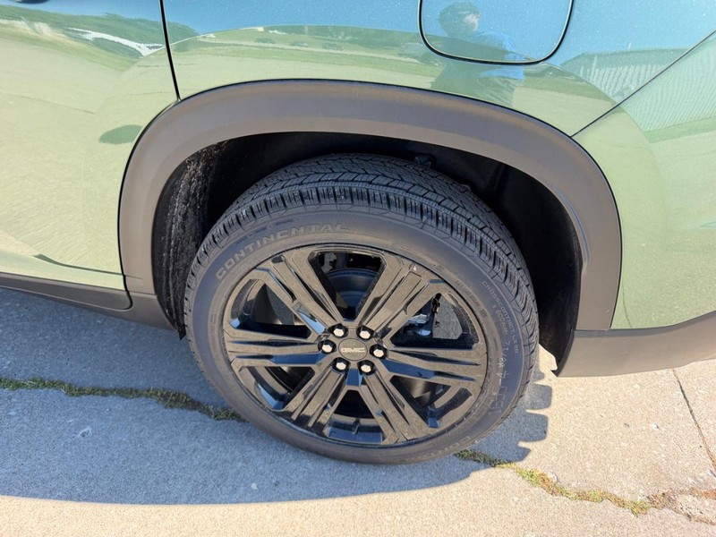 GMC Acadia Vehicle Full-screen Gallery Image 7