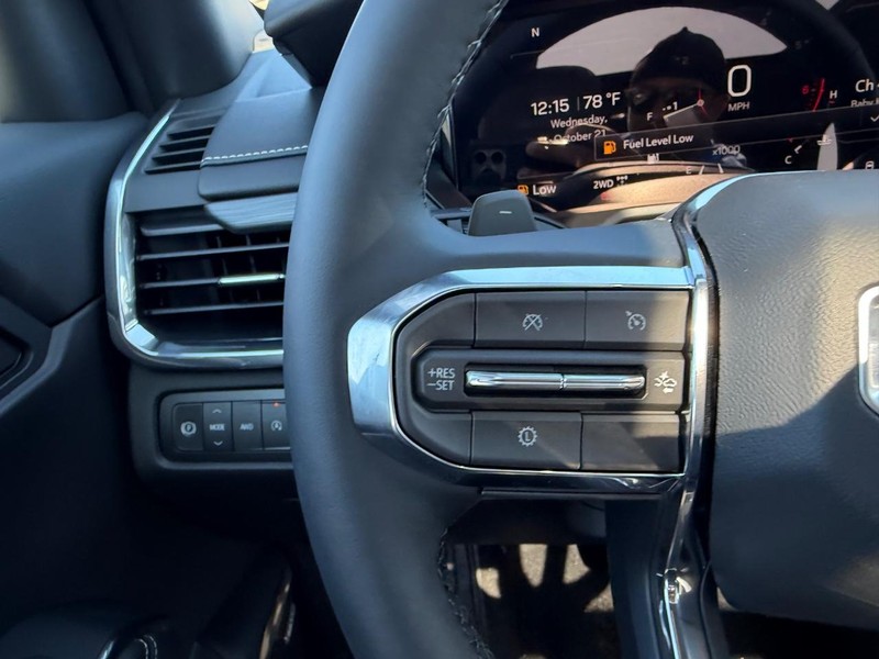 GMC Acadia Vehicle Full-screen Gallery Image 14