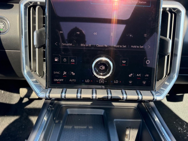 GMC Acadia Vehicle Full-screen Gallery Image 18