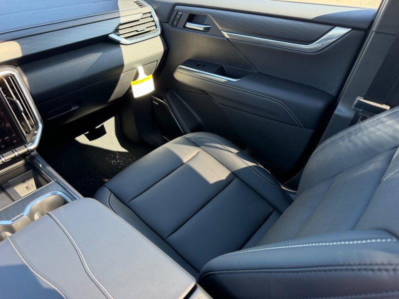 GMC Acadia Vehicle Full-screen Gallery Image 19