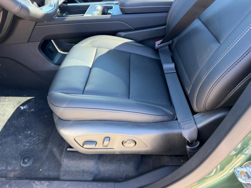 GMC Acadia Vehicle Full-screen Gallery Image 21