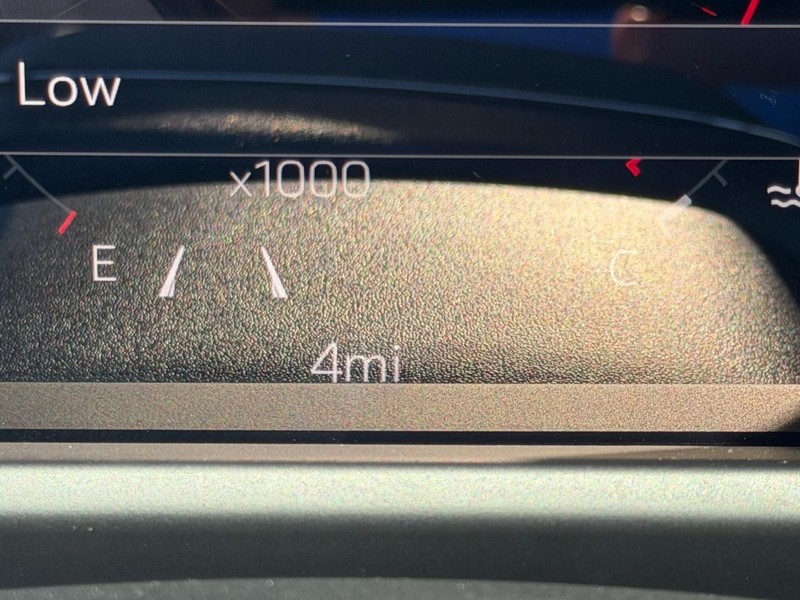 GMC Acadia Vehicle Full-screen Gallery Image 22
