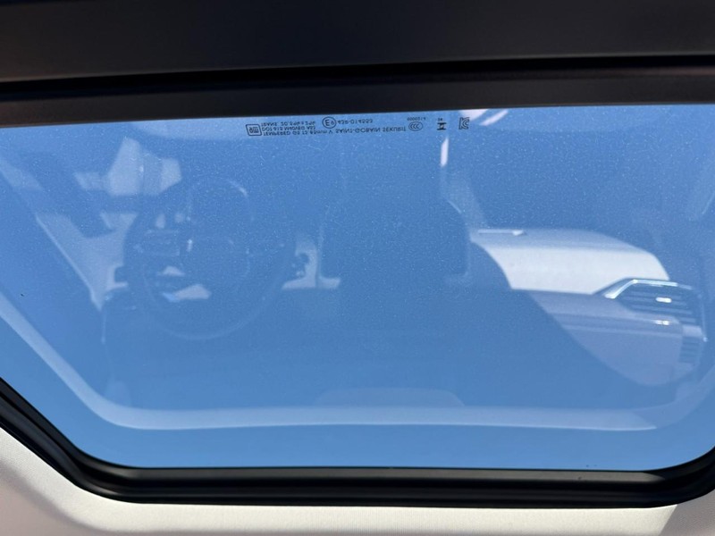 GMC Acadia Vehicle Full-screen Gallery Image 6