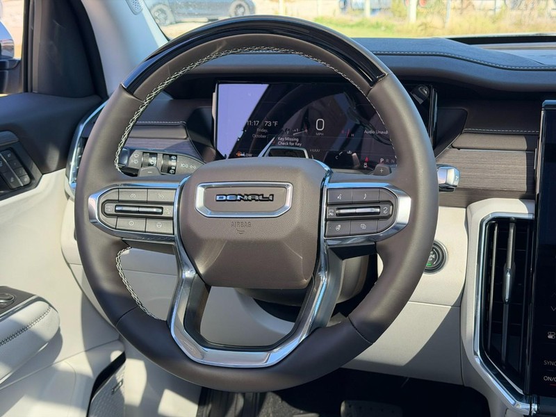 GMC Acadia Vehicle Full-screen Gallery Image 8