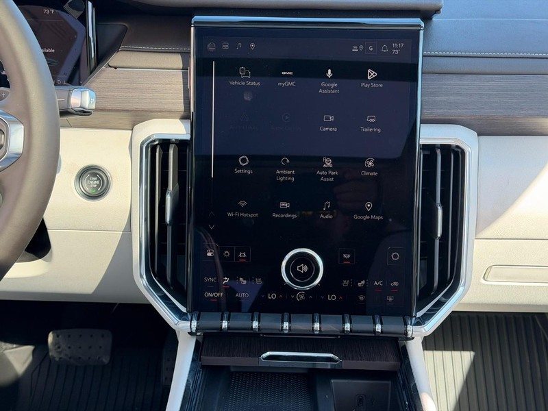 GMC Acadia Vehicle Full-screen Gallery Image 9