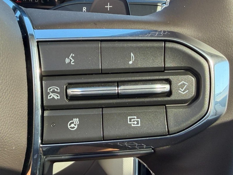 GMC Acadia Vehicle Full-screen Gallery Image 15