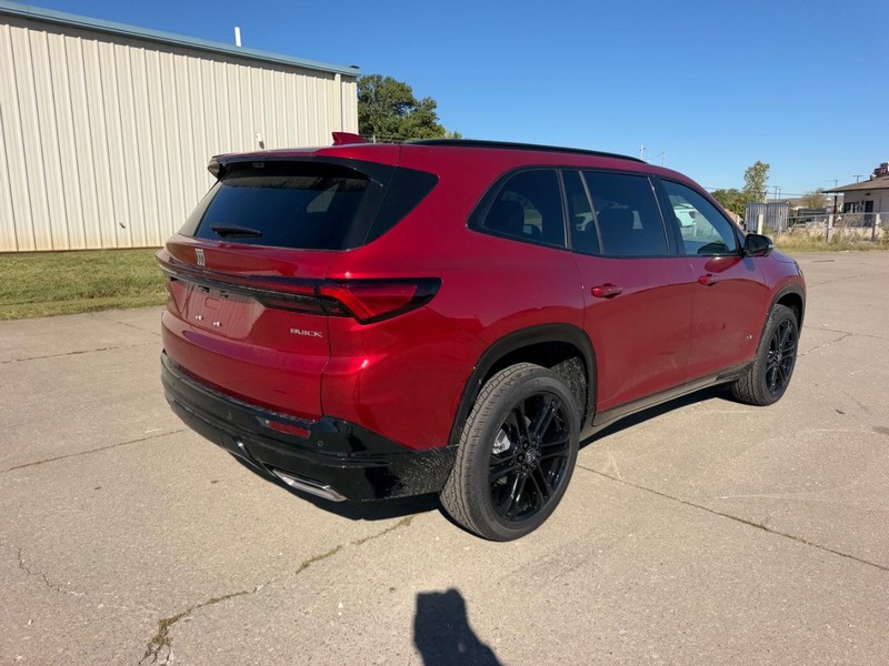 Buick Enclave Vehicle Full-screen Gallery Image 3