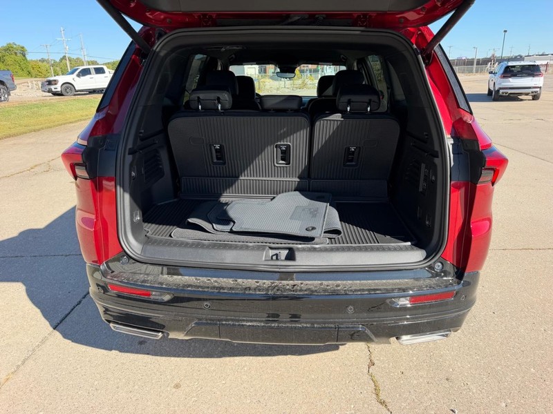Buick Enclave Vehicle Full-screen Gallery Image 5