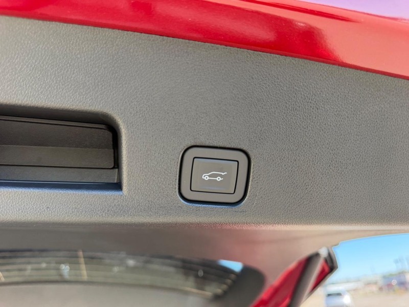 Buick Enclave Vehicle Full-screen Gallery Image 6