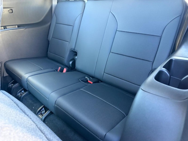 Buick Enclave Vehicle Full-screen Gallery Image 8