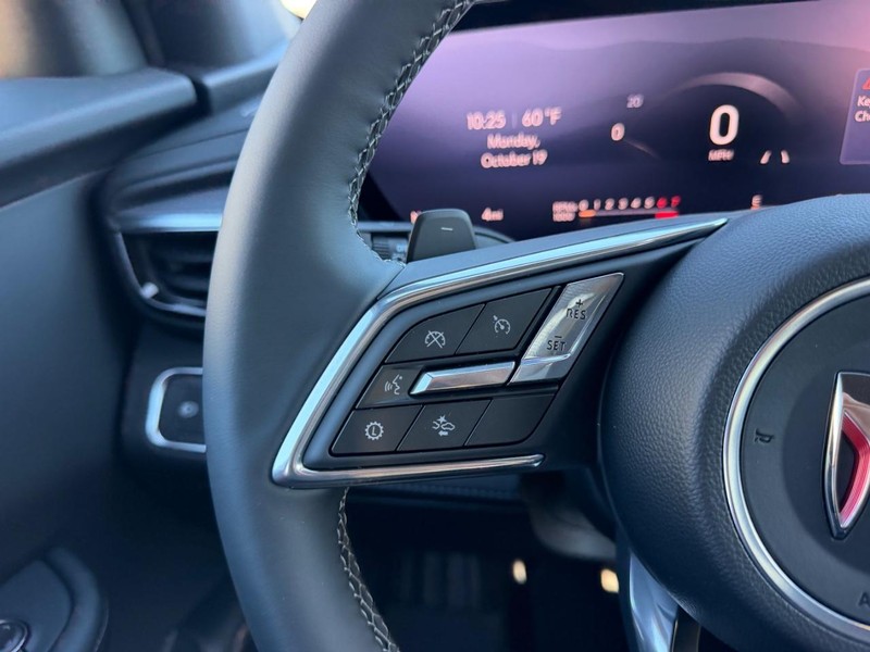 Buick Enclave Vehicle Full-screen Gallery Image 13
