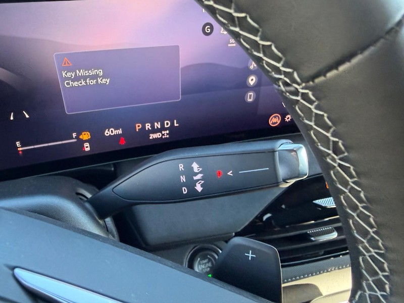 Buick Enclave Vehicle Full-screen Gallery Image 15