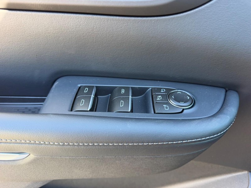 Buick Enclave Vehicle Full-screen Gallery Image 19