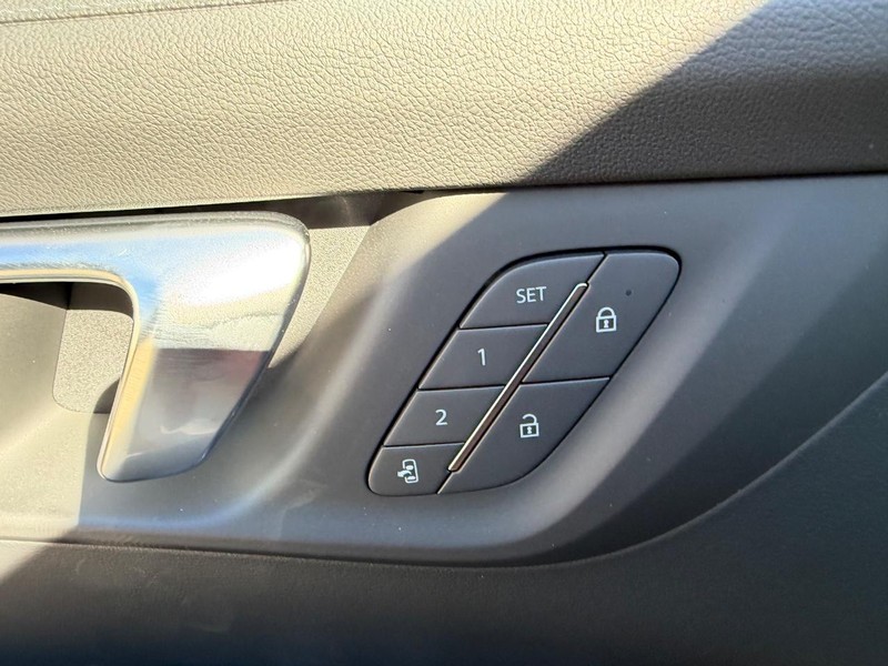 Buick Enclave Vehicle Full-screen Gallery Image 20