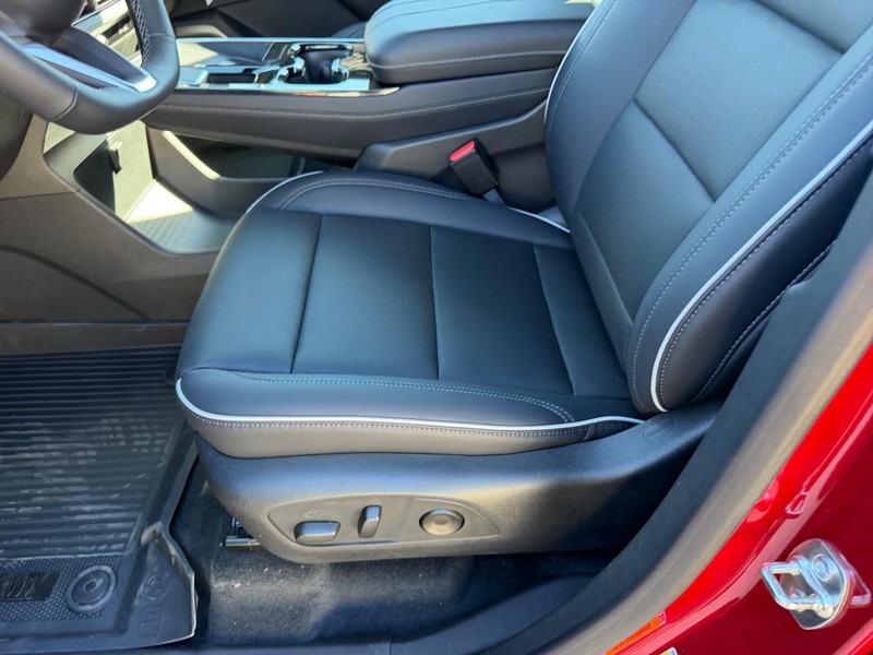 Buick Enclave Vehicle Full-screen Gallery Image 21