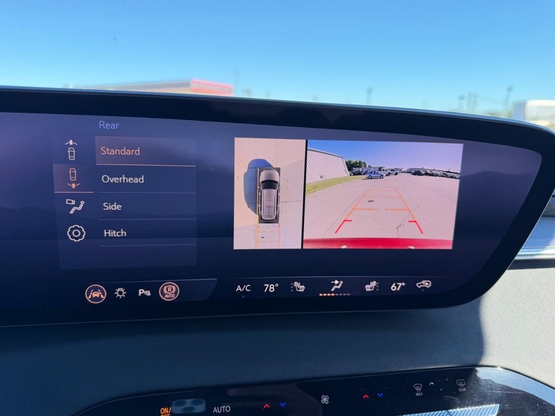 Buick Enclave Vehicle Full-screen Gallery Image 23