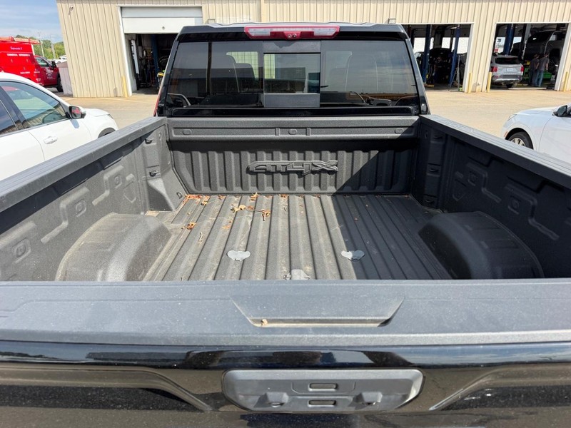 GMC Sierra 2500HD Vehicle Full-screen Gallery Image 5