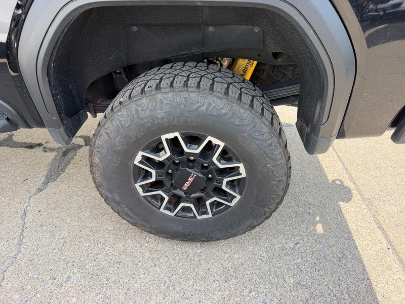 GMC Sierra 2500HD Vehicle Full-screen Gallery Image 6