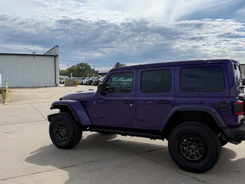 Jeep Wrangler Vehicle Full-screen Gallery Image 4
