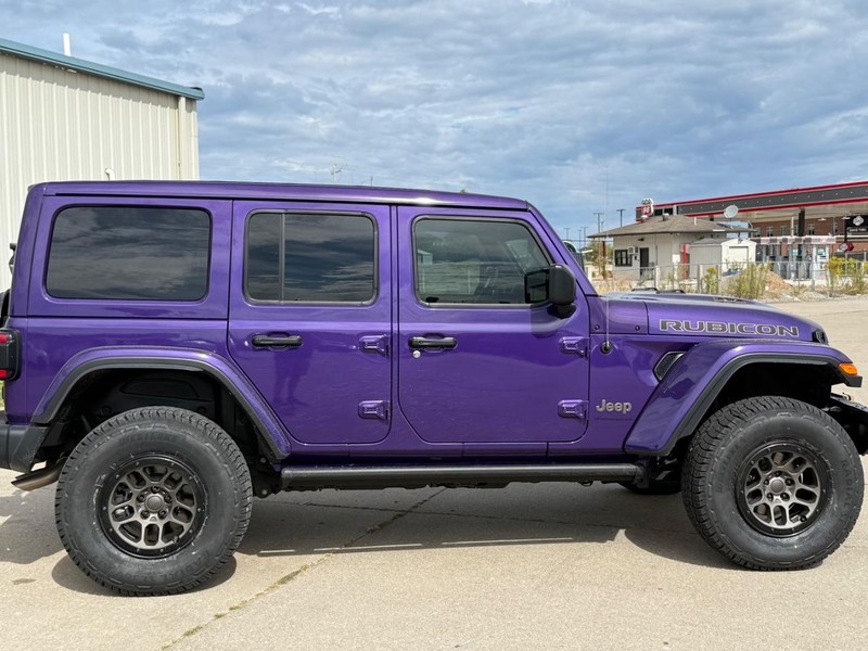 Jeep Wrangler Vehicle Full-screen Gallery Image 7