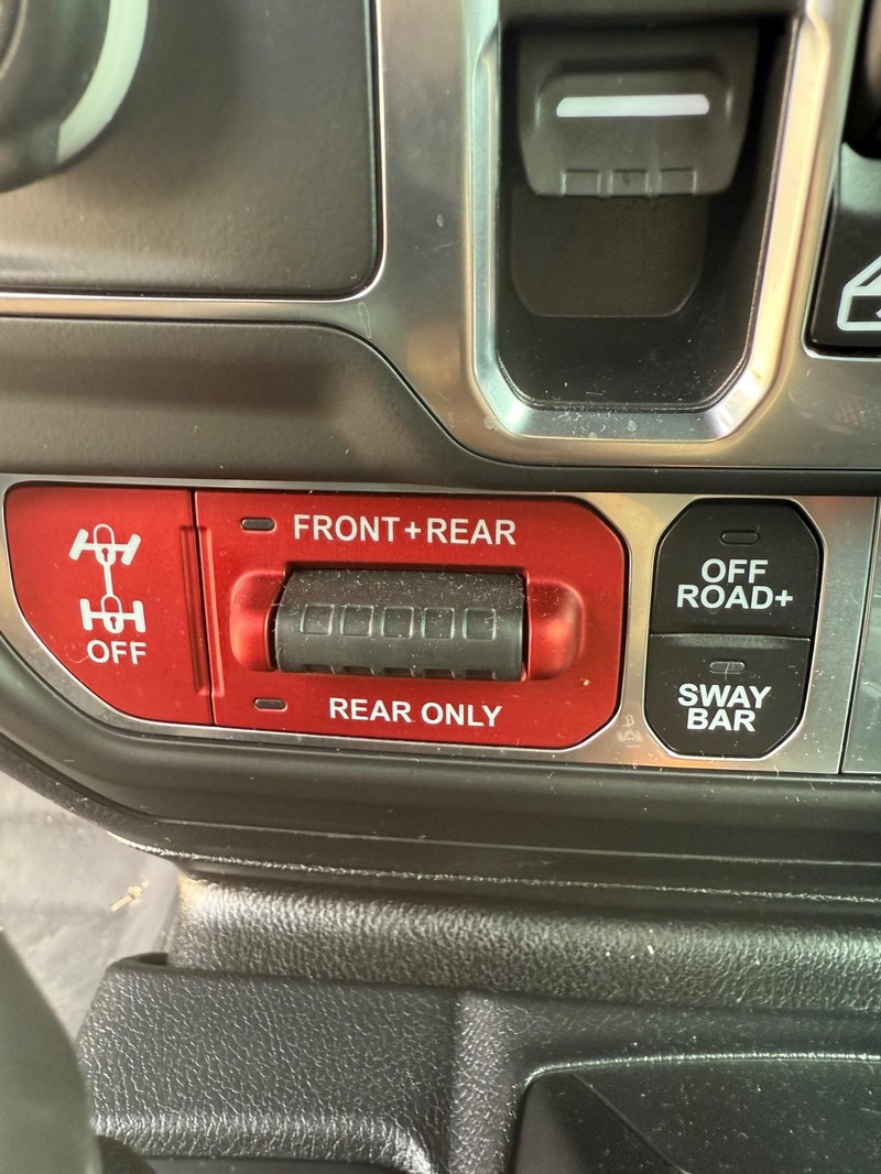 Jeep Wrangler Vehicle Full-screen Gallery Image 13