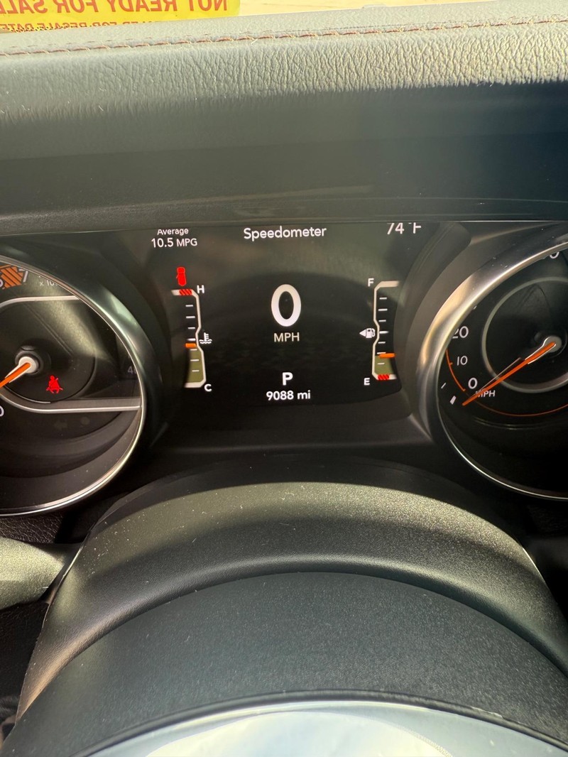 Jeep Wrangler Vehicle Full-screen Gallery Image 14